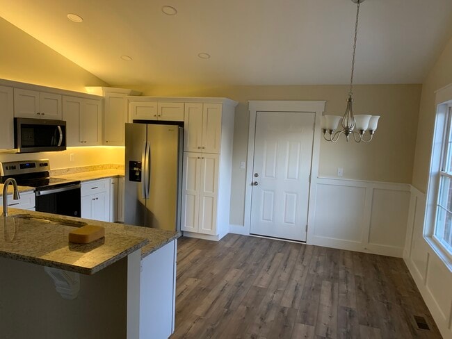 Photo - 1566 Thurman Rd