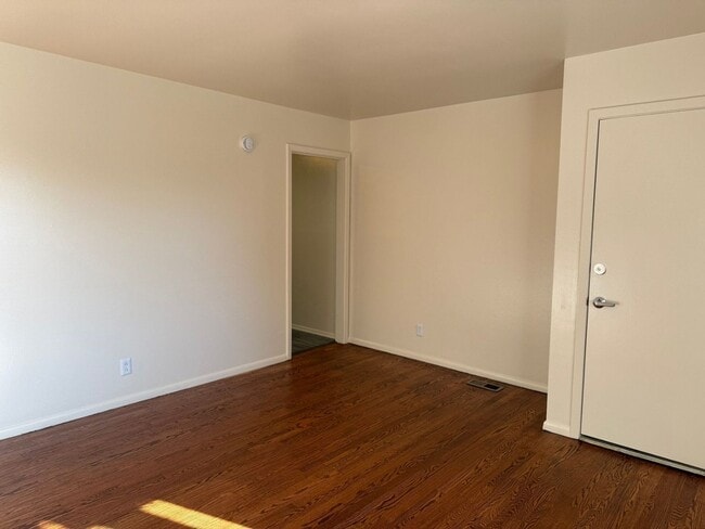 Photo - 1025 W Parkway Ave