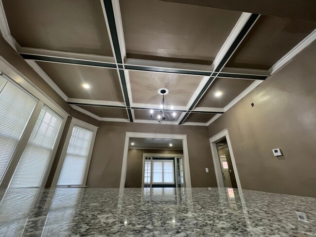 Photo - 610 W Armstrong Ave