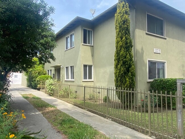 Building Photo - 12737 Venice Blvd. Unit 12737