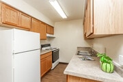 1BR, 1BA - 700 SF