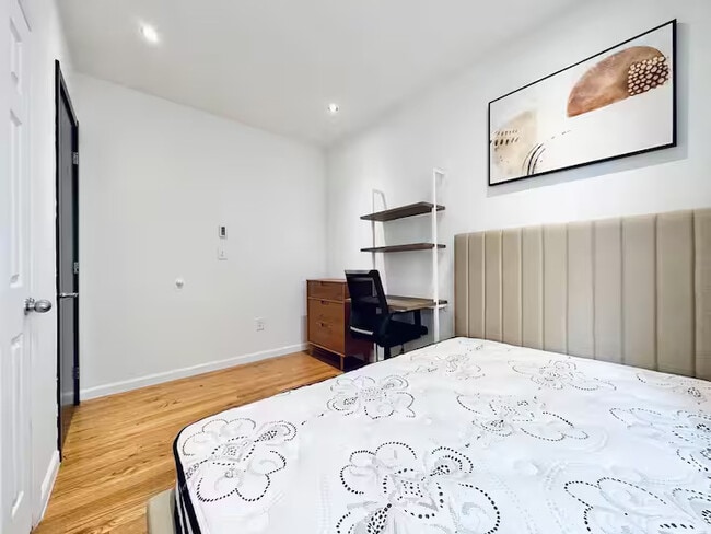 Furnished room/NOT APARTMENT - Furnished room/NOT APARTMENT Unit 6A