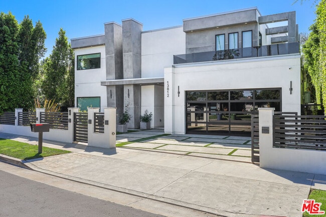 Building Photo - 13812 Cumpston St