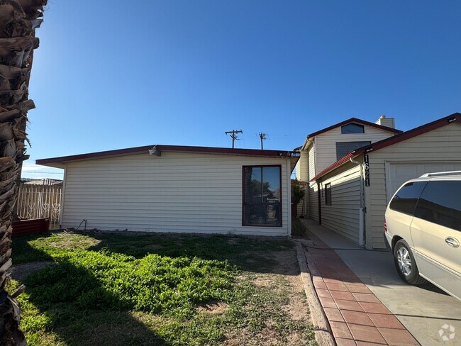 Building Photo - Unique Home Featuring Bonus Room / Loft an...