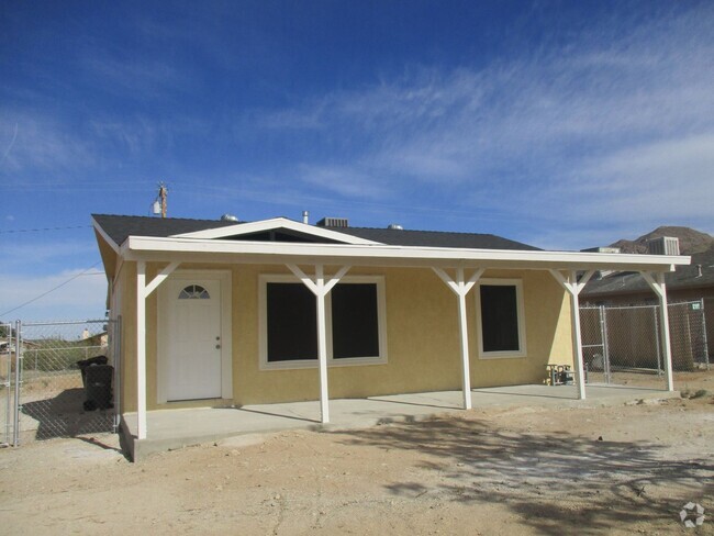 Building Photo - 3 Bedroom- 2 Bathroom ready to Move in to Rental