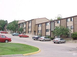 Building Photo - Benton Street 2 Bedroom Condominium - Just... Unit 22