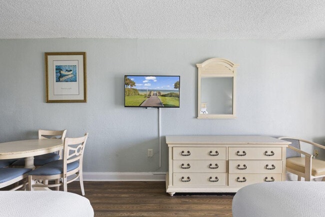 Building Photo - 1207 S Ocean Blvd Rental