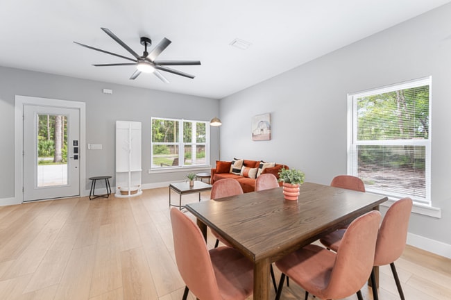 Photo - 975 Ervin St