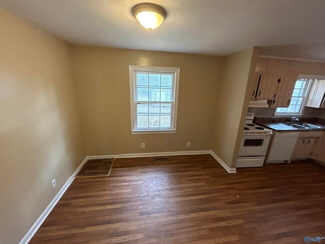 Photo - 2723 Oaktree Ln NW