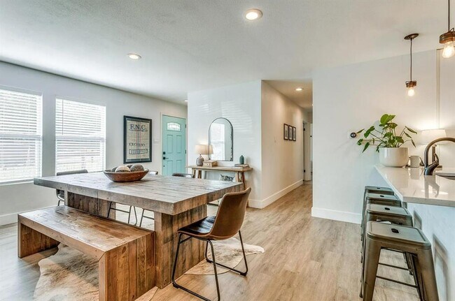 Photo - 748 Wales Way