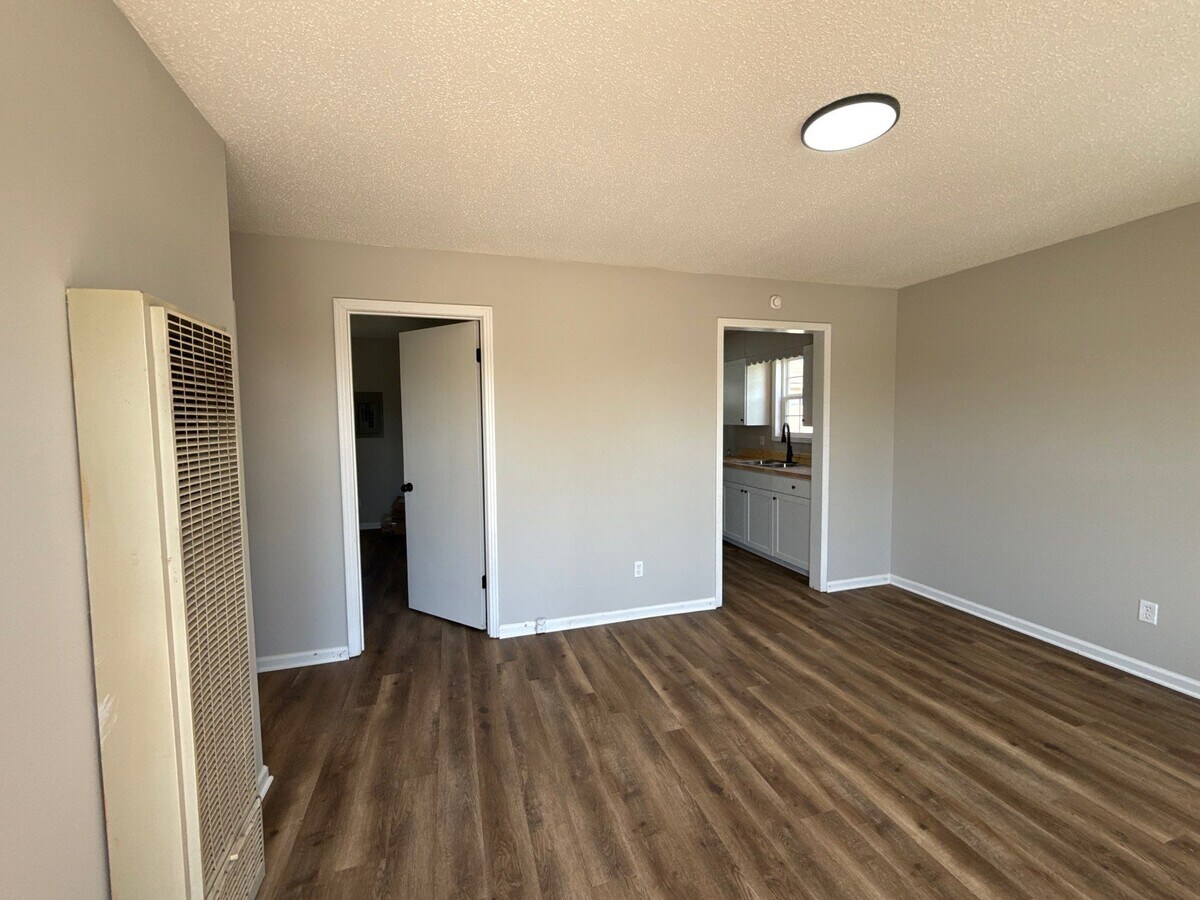 Photo - 129 E Jefferson St