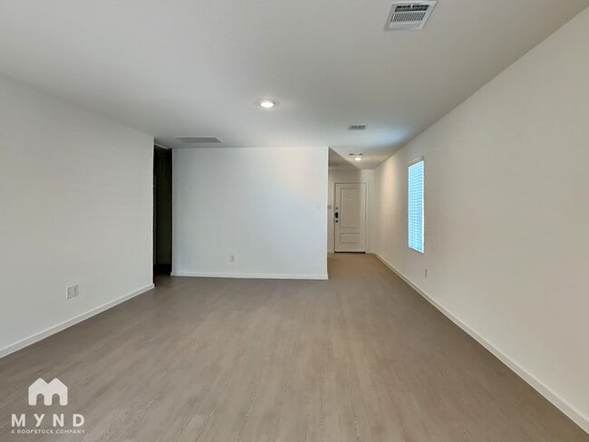 Photo - 2057 Belgian Dr