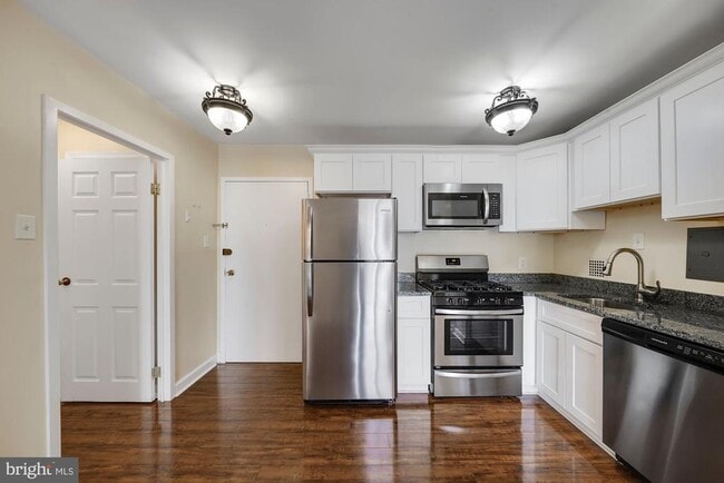 Photo - 950 25th St NW