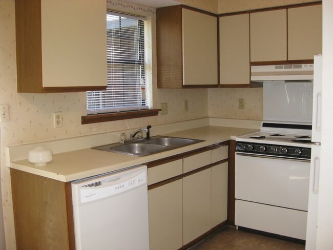 Photo - LITTLE COUNTRY OFF SKIDAWAY