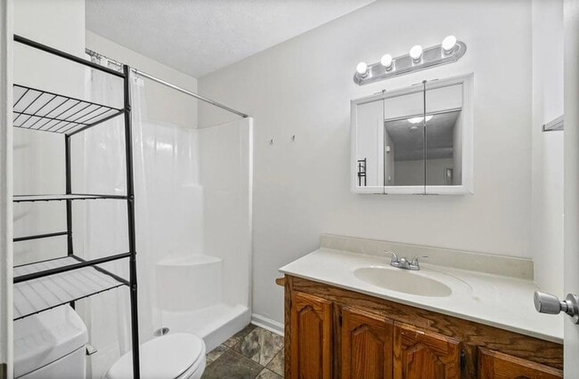 Photo - 101 Avalon Blvd