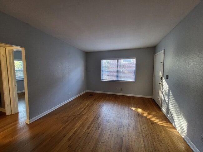 Photo - 2648 Dellwood Ave Unit 4