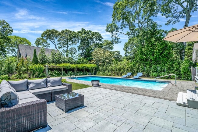 Building Photo - 3 Crestview Dr