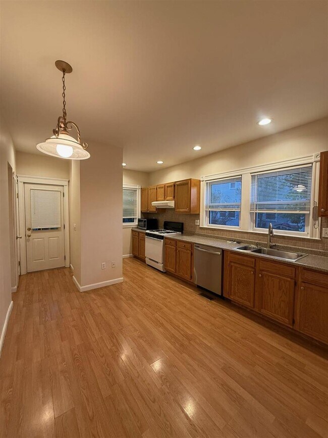 Photo - 110 W Quincy St Unit #1