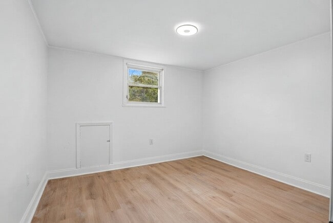 439 N Edgemont Cir NW