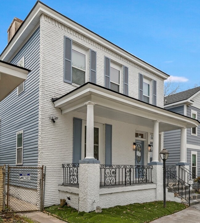 Photo - 711 W 44th St Unit 1