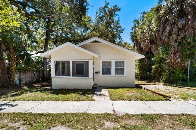 Photo - Cute 3bdrm/1bath home with porch & large y...