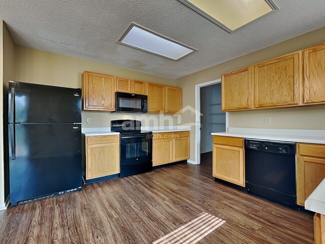 Photo - 14470 Forsythia Ln