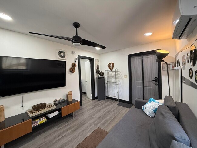 Photo - 168 NW 53rd St Unit 4