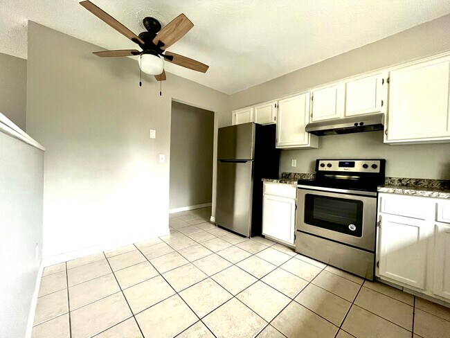 Photo - 502 Sunnyside Ln