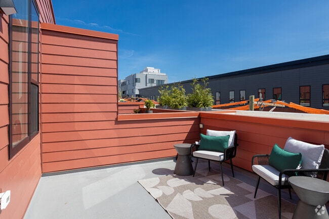 2BR, 2BA - 940SF - Roofdeck - The Gio