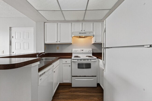 ONE BEDROOM ONE BATHROOM!! Waterfront Comm... - ONE BEDROOM ONE BATHROOM!! Waterfront Comm... Condo Unit 19