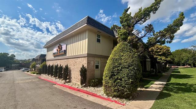 Building Photo - 10749 E NW Hwy