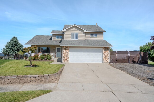Photo - Spacious Tri-Level Home in Post Falls Near The Links Golf Course