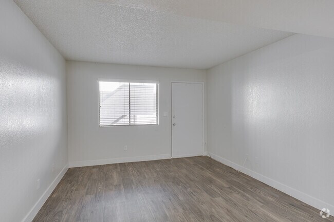 2BR, 2BA - 900SF - Living Room