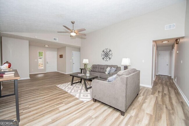 Photo - 180 Crabtree Dr