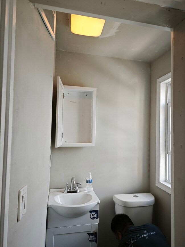 Photo - 827 Laufer St