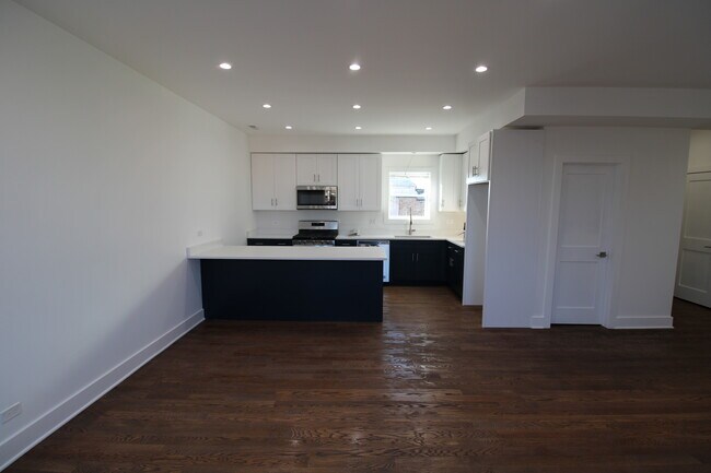 Photo - 1440 N Milwaukee Ave Unit 4