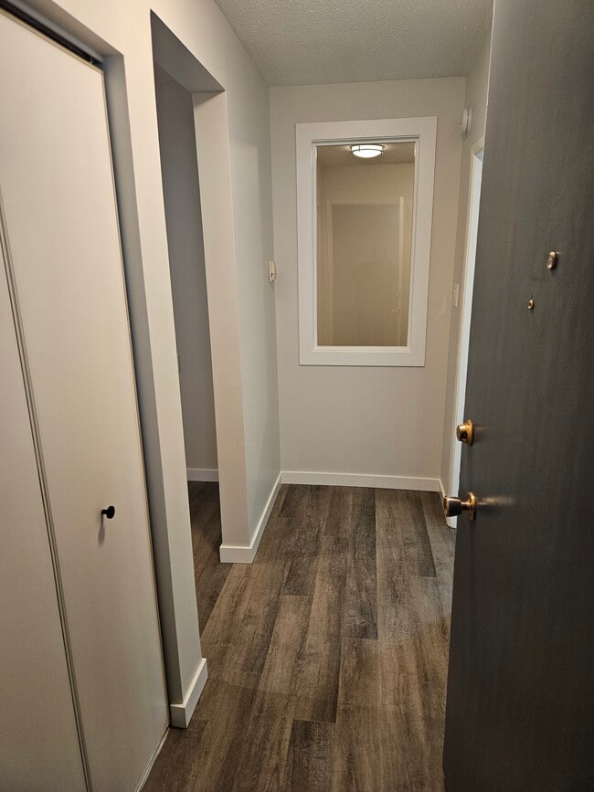 Photo - 16315 96A Av NW