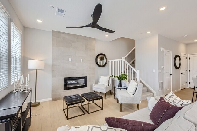Photo - 743 Pokeweed Ln Unit 1
