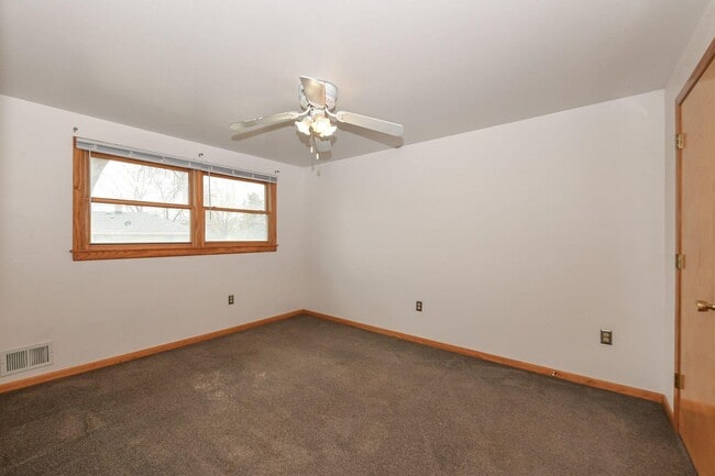 Building Photo - 7221 W Oklahoma Ave Unit 4