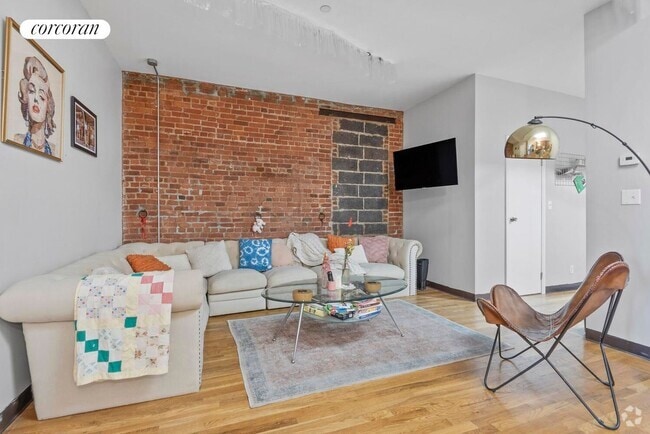 Building Photo - 93 Seigel St Rental