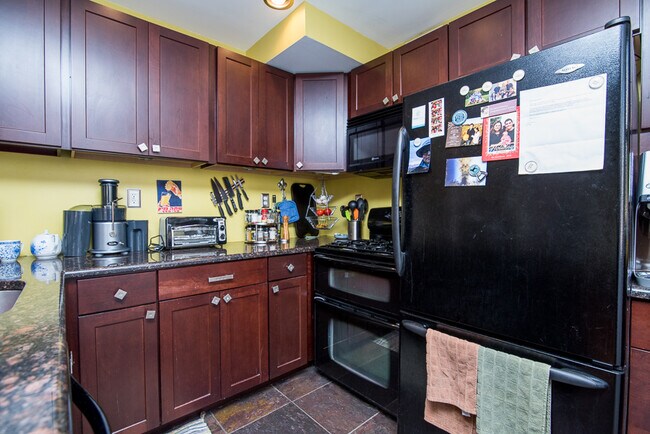 Photo - 234 Nicholson St NE