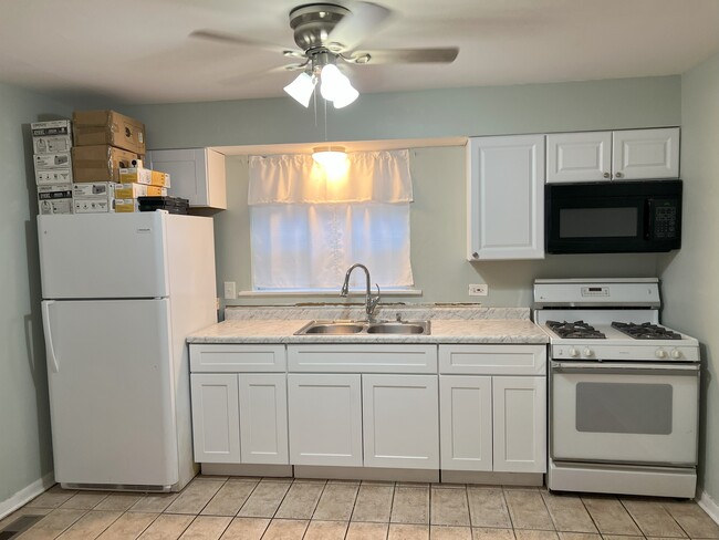 Brand new kitchen - 2603 Rohlwing Rd Apartamentos Unidad 1B