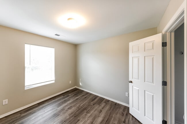 Photo - 112 Charlton Ln