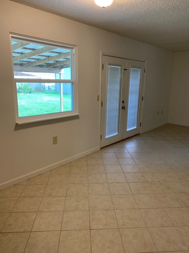 Photo - 403 S Delaware St