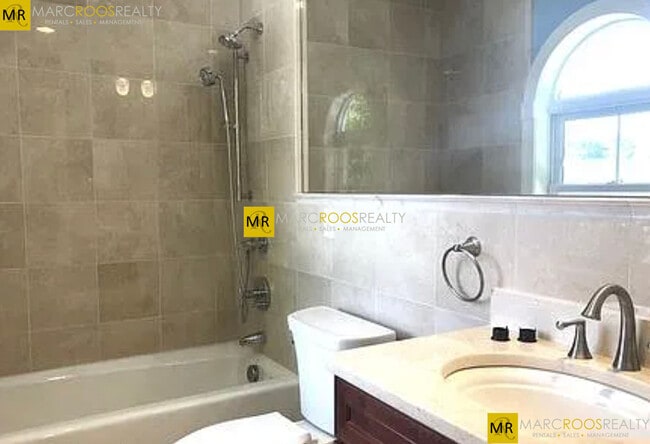 Photo - 52 Rowe St Condo