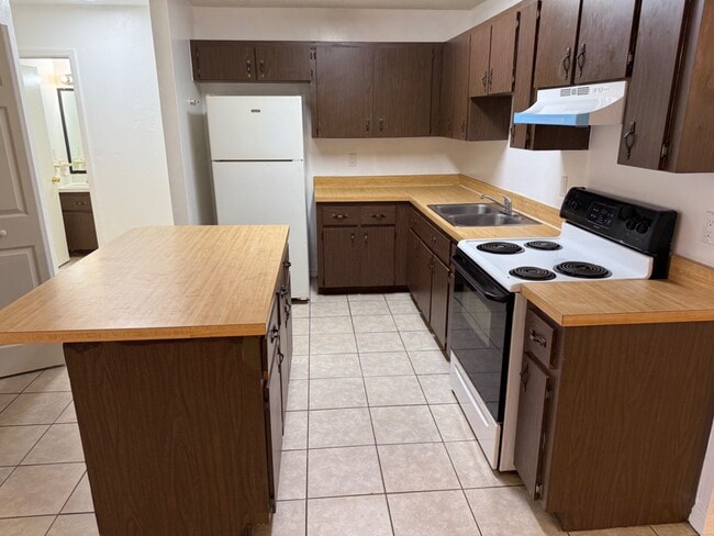 Photo - 1583 Sunset Ln