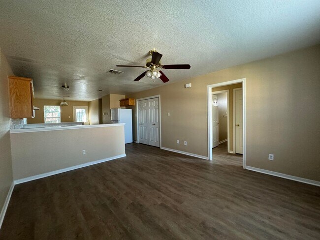 Photo - 3406 Cantabrian Dr Unidad # B