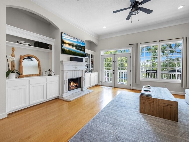 Photo - 403 E 25th St