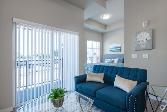 STUDIO, 1 BA - 448 SF