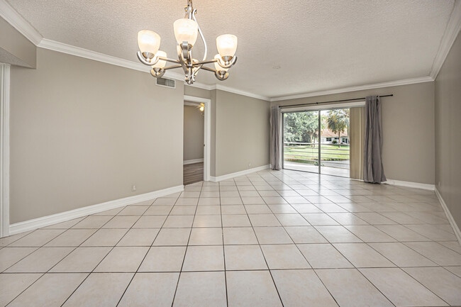 Photo - 2700 Casita Way Unit 204